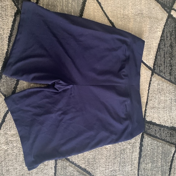 Athletic shorts - Picture 2 of 4